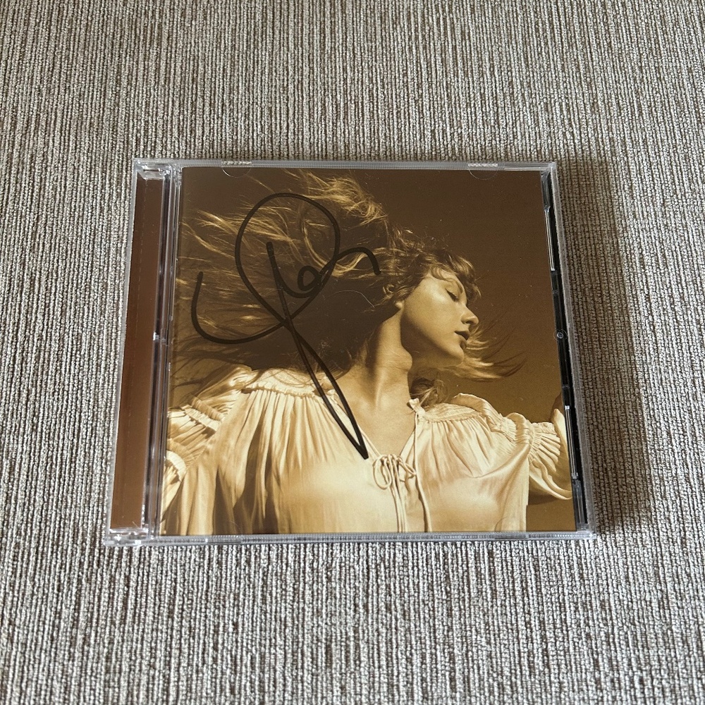 Signed Taylor Swift Fearless (Taylor's Version) CD!